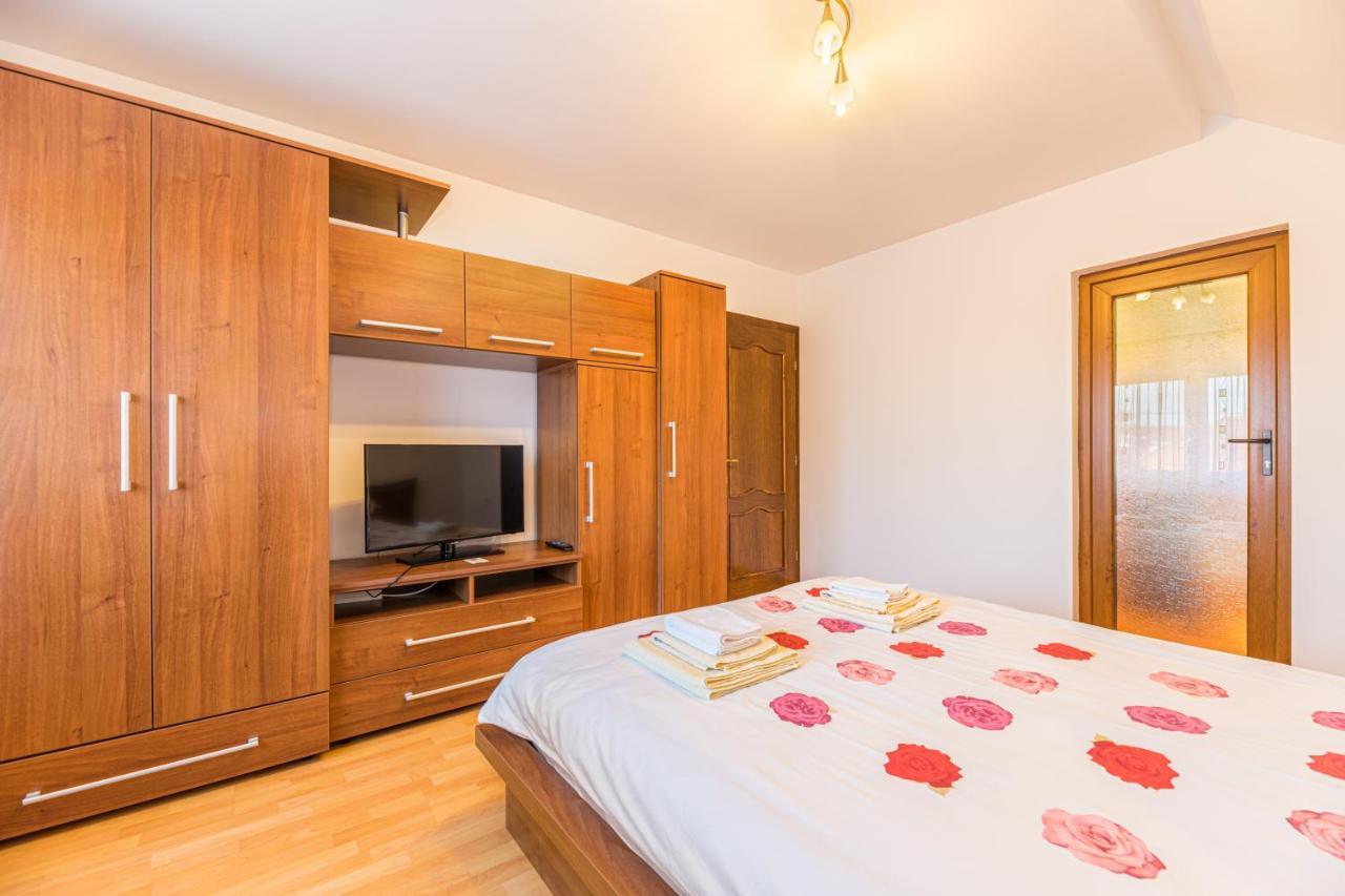 Villa Casa David à Săcele Extérieur photo